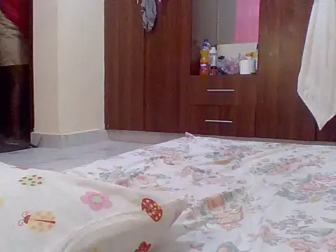 sweet-fancy online show from November 11, 2025, 6:13 am