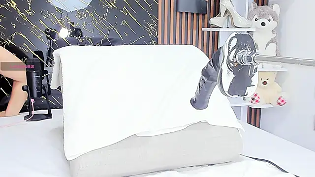  julyy  online show from October 30, 2025, 8:20 pm