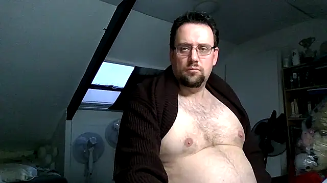 rdewaard81 online show from December 3, 2025, 3:21 pm