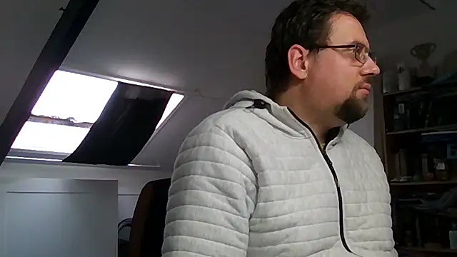 rdewaard81 online show from December 4, 2025, 12:36 pm