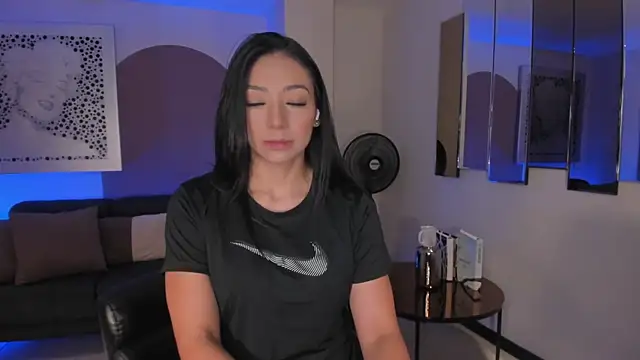 LizzHamilton   online show from November 13, 2025, 9:36 pm