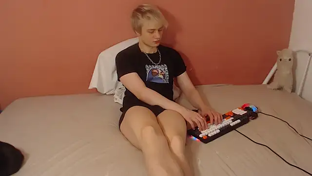 Oliver sweet  online show from April 15, 2026, 1:12 am