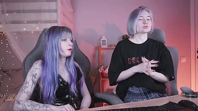 ReiYosimoto online show from December 19, 2025, 7:10 pm