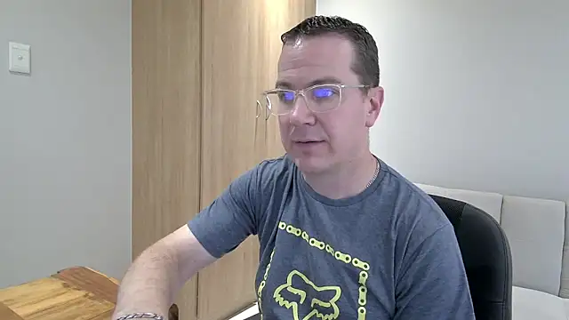 BrettJ81 online show from December 12, 2024, 2:11 pm