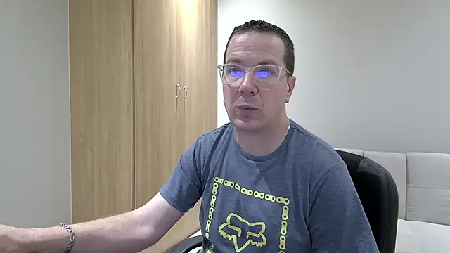 BrettJ81 online show from October 7, 2025, 4:26 pm