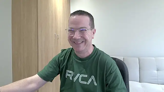 BrettJ81 online show from November 14, 2025, 2:16 pm