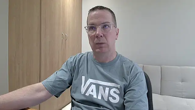 BrettJ81 online show from December 4, 2025, 2:37 pm