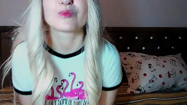 Snapshot of Sara4uu chatting on September 15, 2025, 12:32 am Sara4uu online show from September 15, 2025, 12:32 am