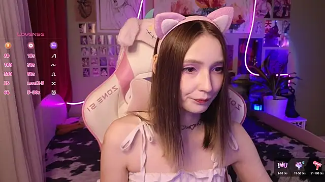 Evie Ro online show from April 22, 2026, 8:43 pm