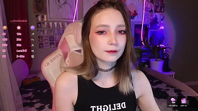 Evie Ro online show from April 27, 2026, 11:36 pm