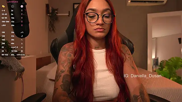 Snapshot of DaniDusan_ chatting on December 7, 2024, 12:52 am DaniDusan  online show from December 7, 2024, 12:52 am