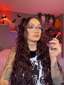 Snapshot of DaniDusan_ chatting on October 28, 2025, 7:05 pm DaniDusan  online show from October 28, 2025, 7:05 pm