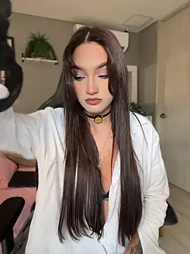 Snapshot of DaniDusan_ chatting on May 1, 2026, 8:35 pm DaniDusan online show from May 1, 2026, 8:35 pm