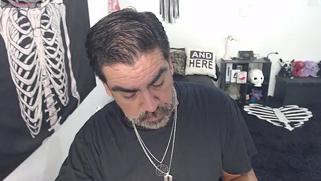 soyelcarlitos  online show from June 1, 2026, 5:36 pm
