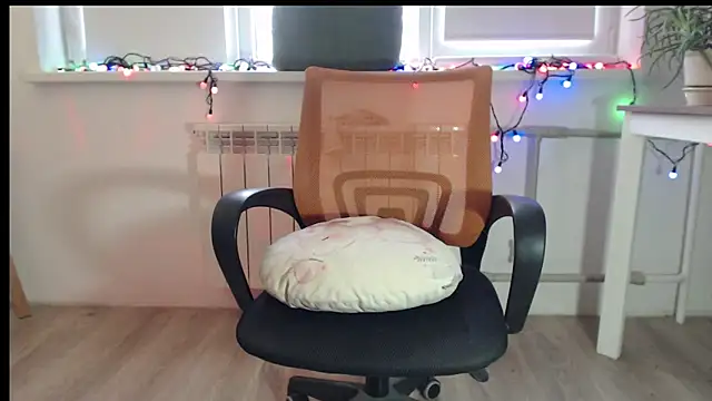 Snapshot of Cutie_peach chatting on January 17, 2026, 12:21 pm Cutie peach online show from January 17, 2026, 12:21 pm