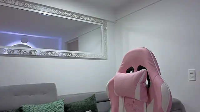 nelumbonucifera online show from November 8, 2025, 12:55 am