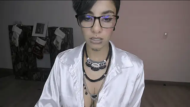 luci fer devil online show from December 20, 2024, 5:04 am