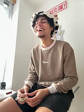 bigryann23 online show from November 8, 2025, 9:13 pm